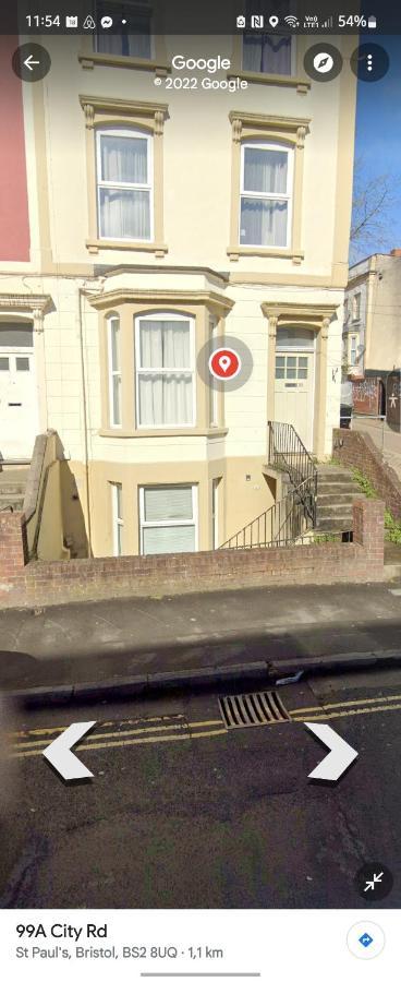 & Cosy Apartment In The Heart Of Stokes Croft Бристол Екстериор снимка