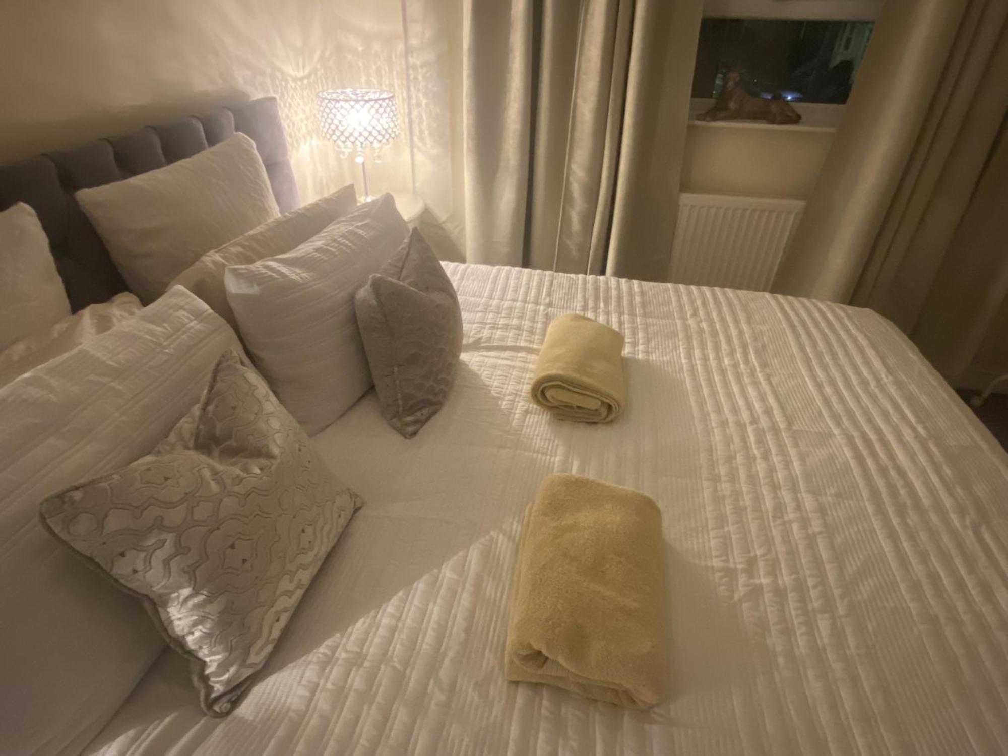 & Cosy Apartment In The Heart Of Stokes Croft Бристол Екстериор снимка