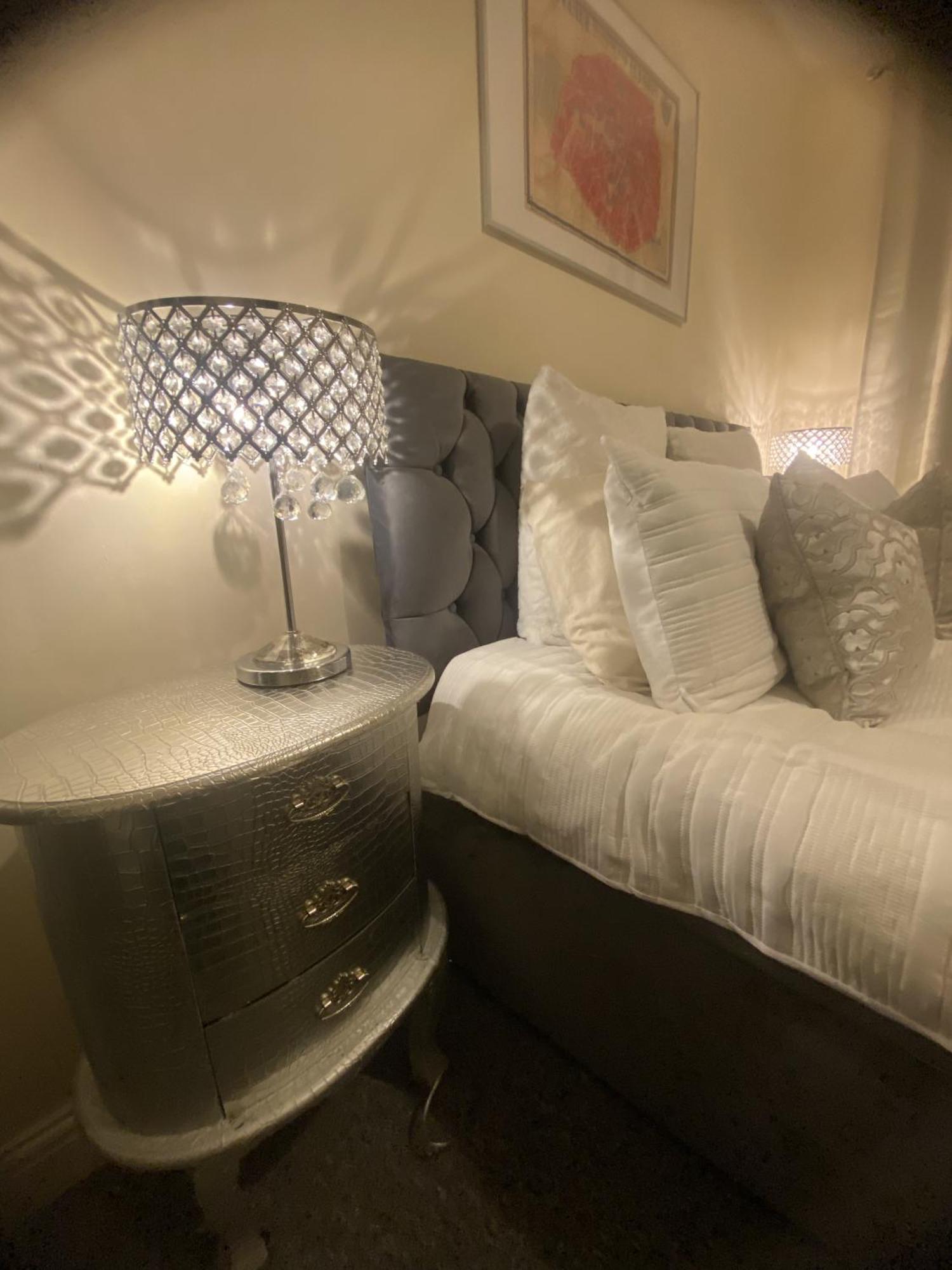 & Cosy Apartment In The Heart Of Stokes Croft Бристол Екстериор снимка